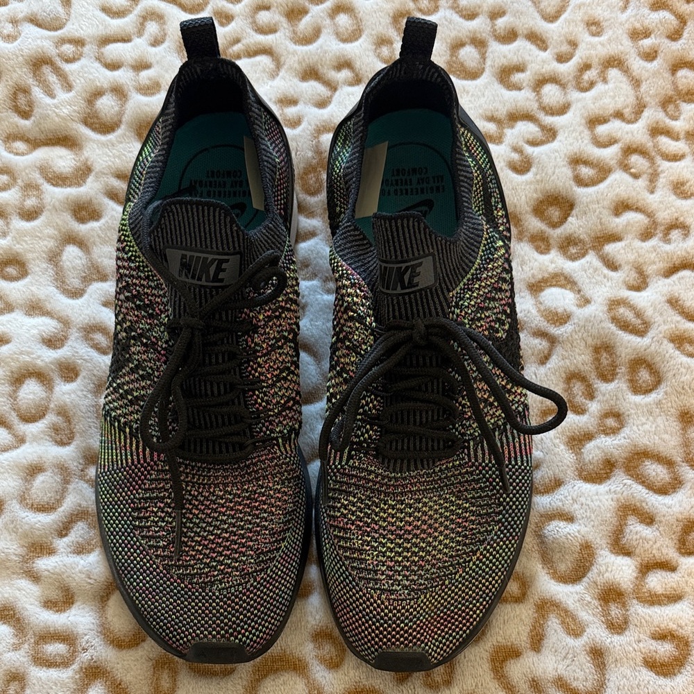 Nike Air Black and Multicolor Knit racer Athletic Shoes